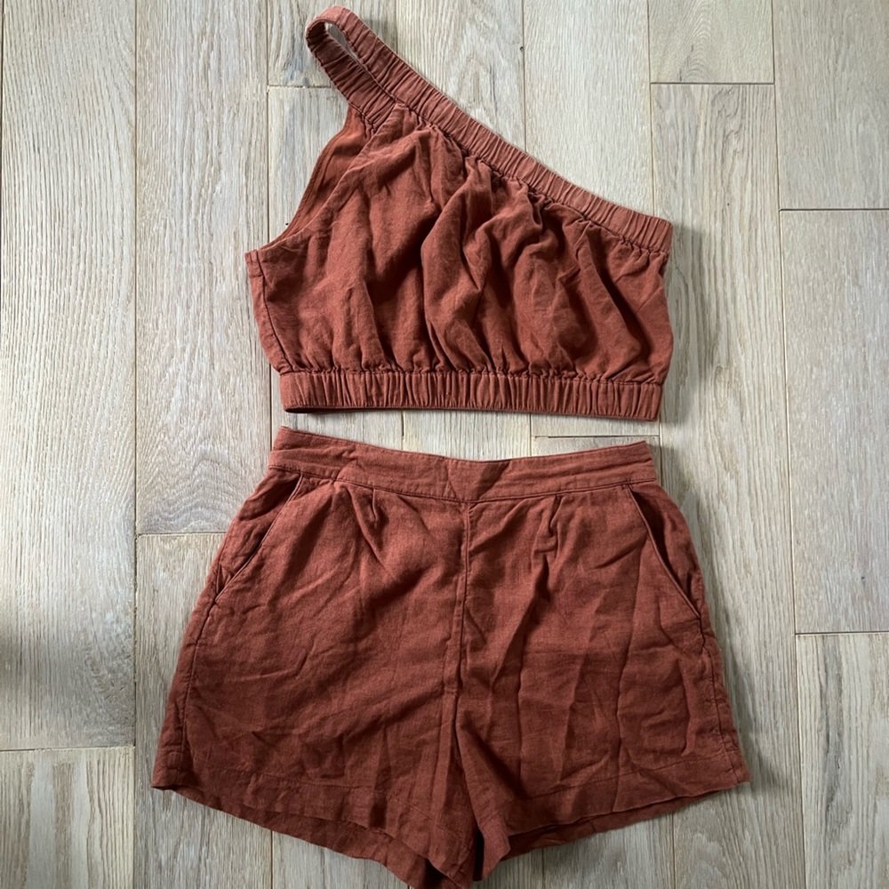 Abercrombie & Fitch - Size M Top and Short Set